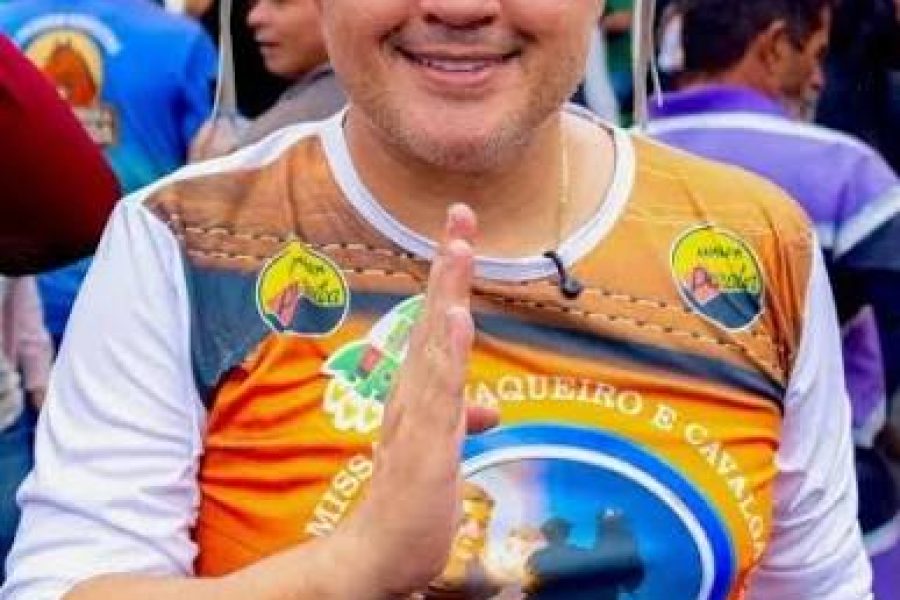 Críticas à estratégia política de Efraim Filho marcam debate na pré-campanha paraibana